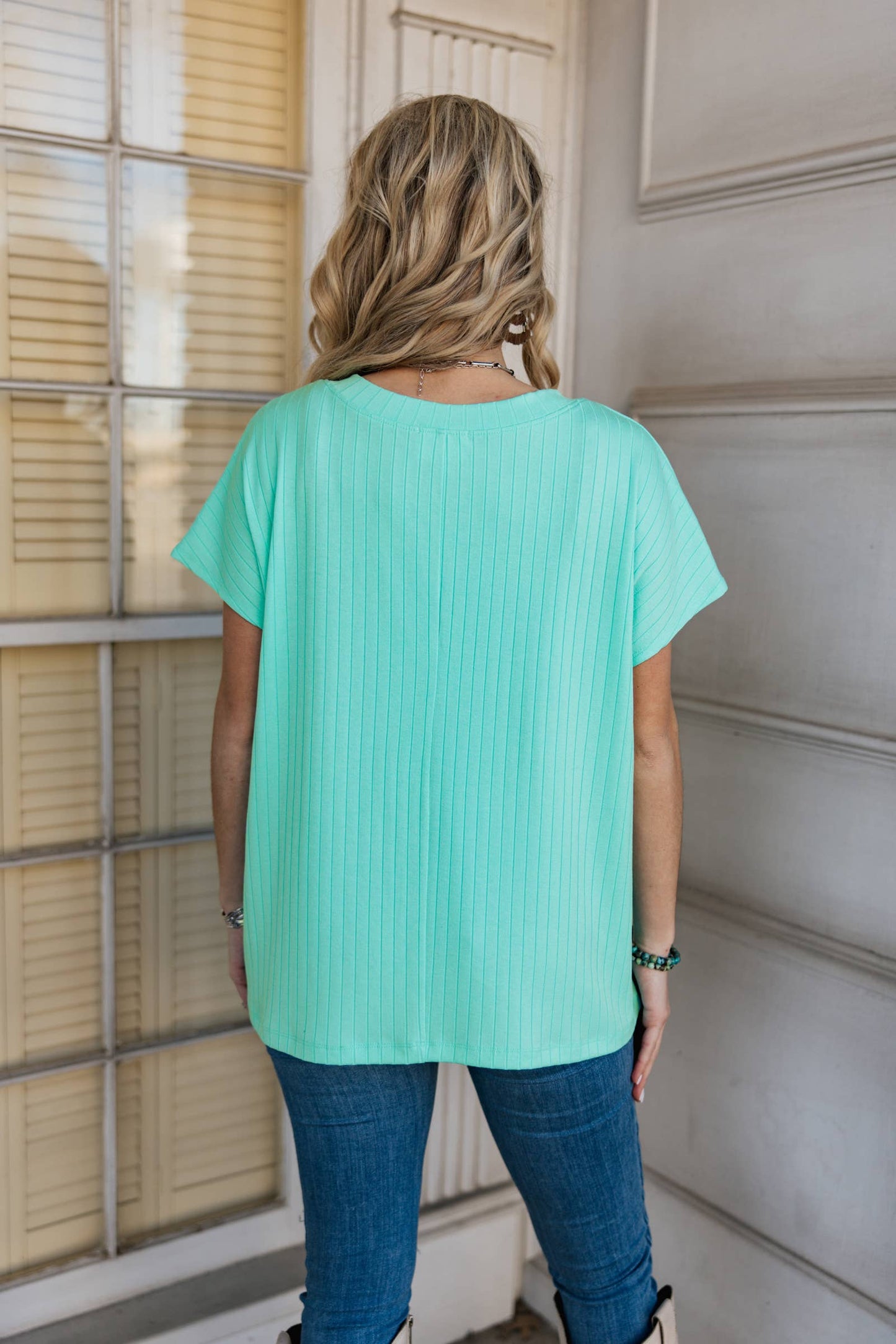 Andrée by Unit - Casual Thick Ribbed V Neck Top: IVORY / S