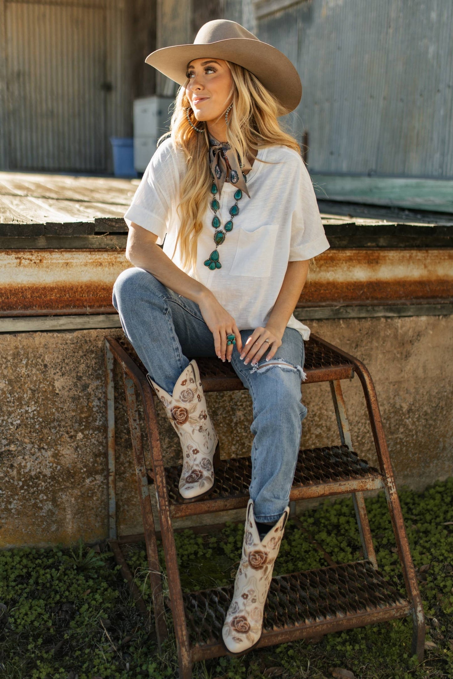 Andrée by Unit - Front Pocket Breathable Cotton Top: IVORY / S
