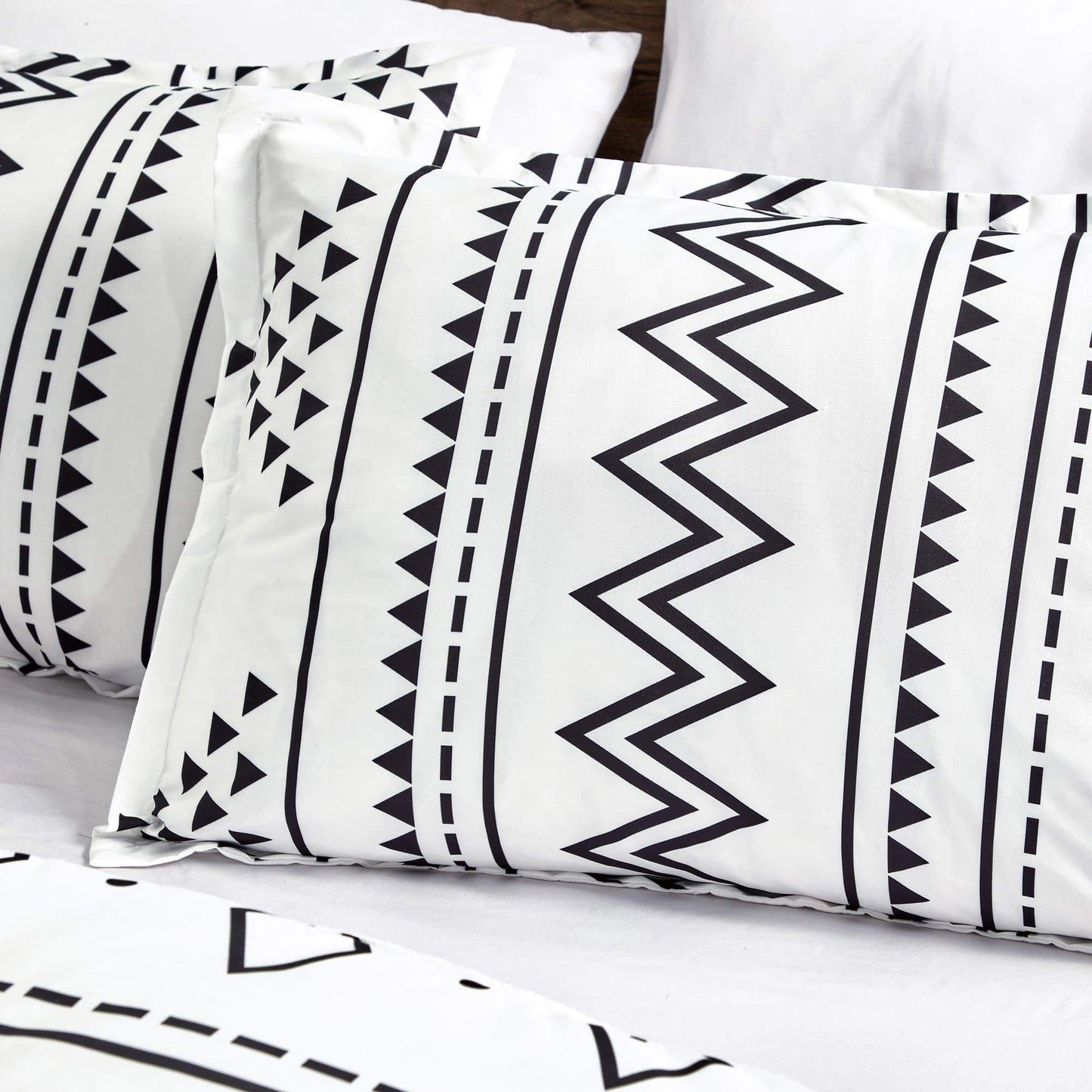 - Bohemian Southwestern Aztec Navajo Comforter - 6 Piece Set: White / King